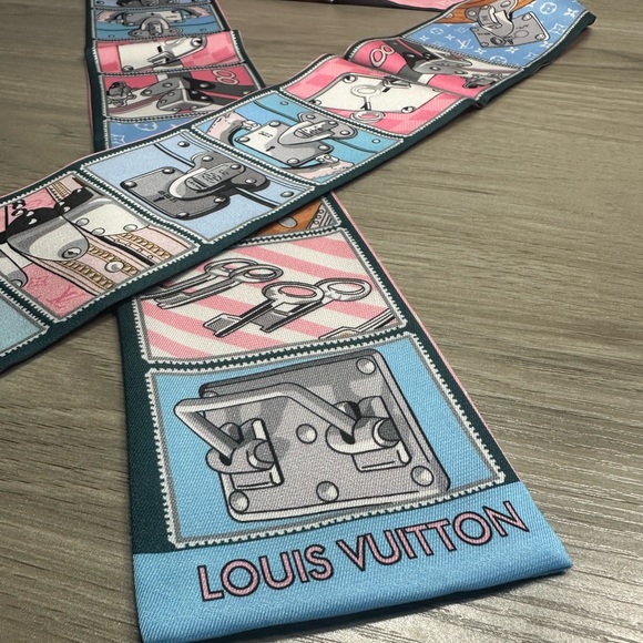 Louis Vuitton Lock It Blue Pink Silk Bandeau Twilly - Picture 2 of 3